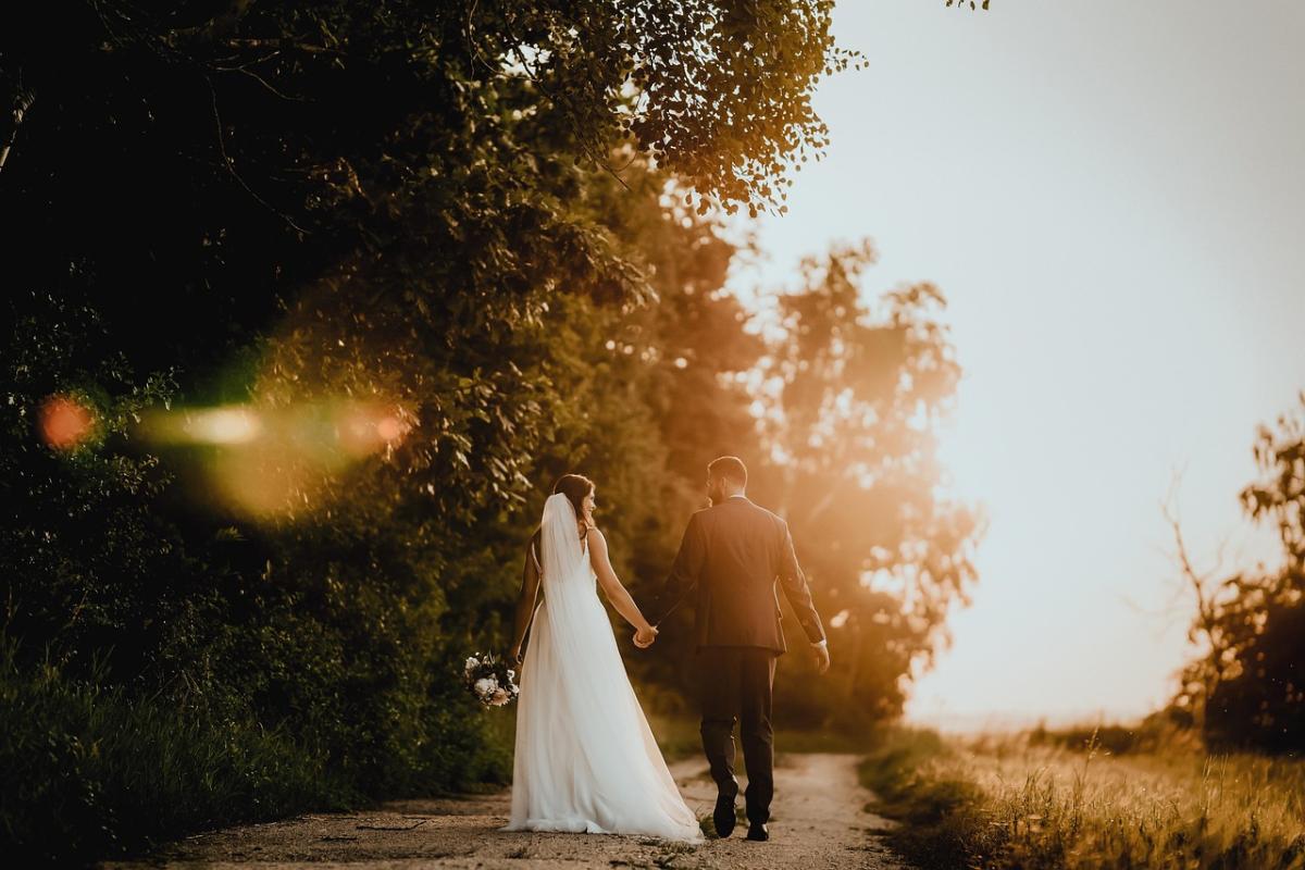 カップルの会話パターンに見る結婚の兆し